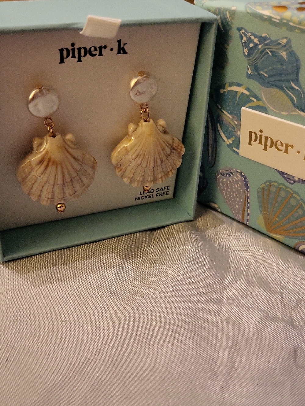 Piper k Shell Drop Earrings in Ivory, Pearl and Gold TL Ty LE Bnib